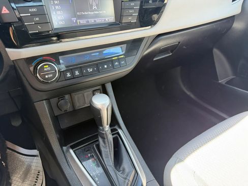 Used 2015 Toyota Corolla LE FWD image 18