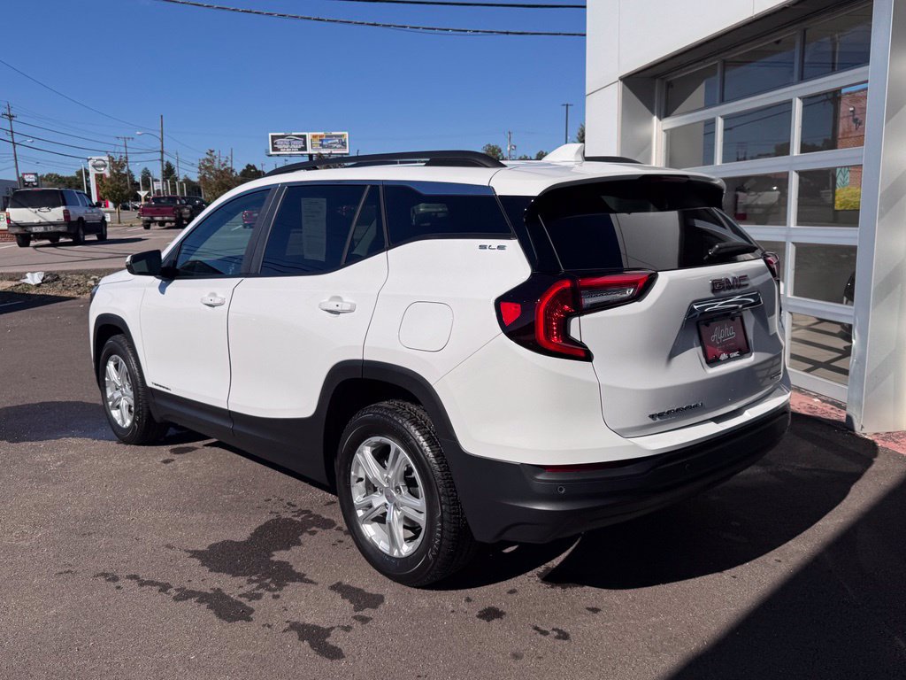 Used 2024 GMC Terrain SLE w/ Driver Convenience Package AWD/4WD image 5