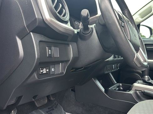 Used 2021 Toyota Tacoma SR5 RWD image 33