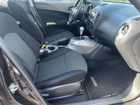 Used 2015 Nissan Juke S FWD image 28
