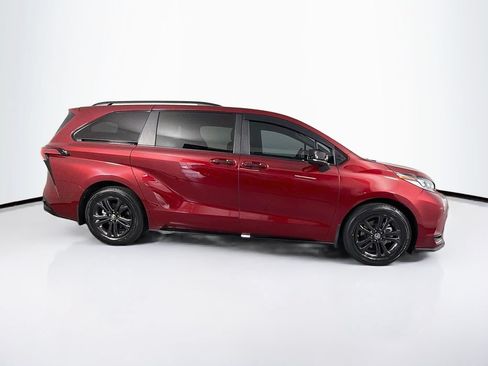 Used 2025 Toyota Sienna XSE w/ XSE Plus Package AWD/4WD image 11