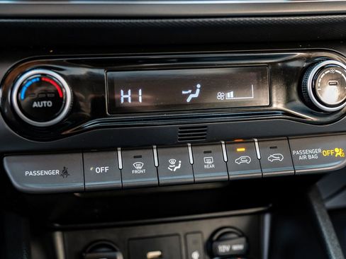 Used 2022 Hyundai Kona Limited image 30