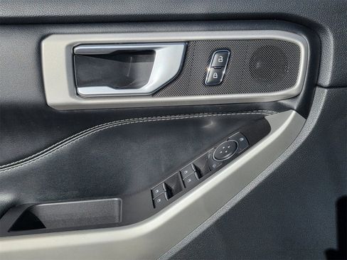 Used 2022 Ford Explorer XLT w/ Equipment Group 202A image 22