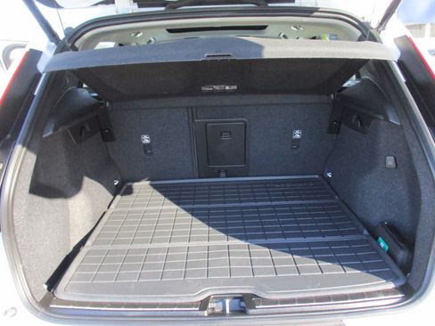 Certified 2024 Volvo XC40 B5 Plus w/ Protection Package Premier image 14