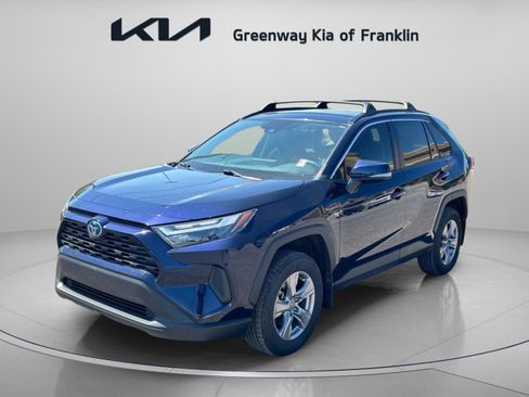 Used 2022 Toyota RAV4 XLE w/ Convenience Package AWD/4WD image 3