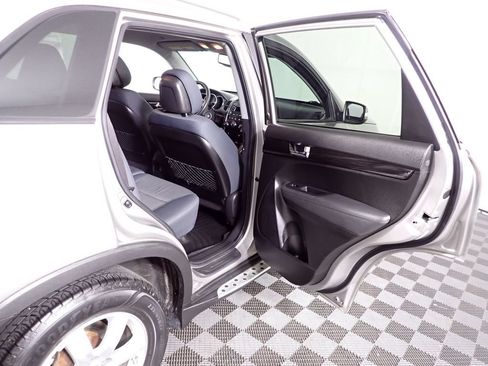 Used 2012 Kia Sorento LX w/ Convenience Pkg FWD image 31