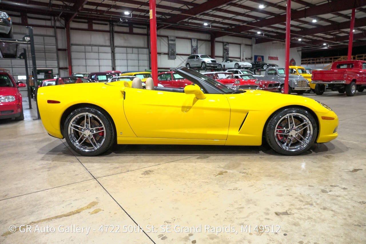 Used 2007 Chevrolet Corvette Convertible w/ Performance Package RWD image 10