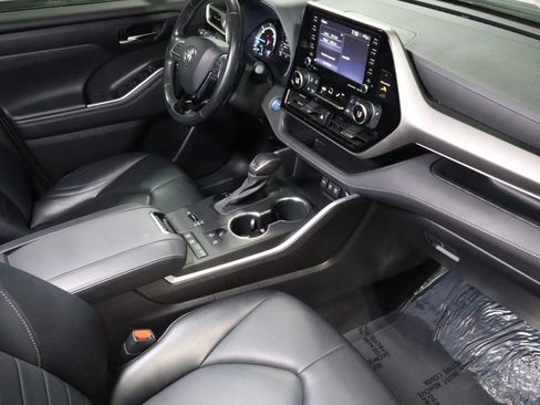 Used 2021 Toyota Highlander XLE image 15