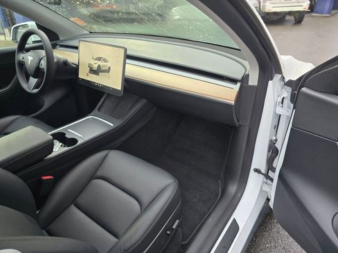 Used 2022 Tesla Model Y Performance image 13