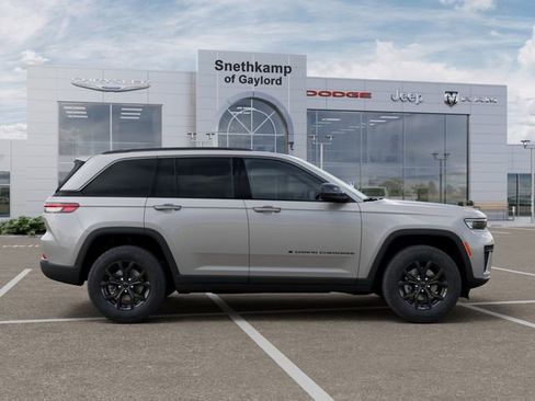 New 2026 Jeep Grand Cherokee Altitude image 21
