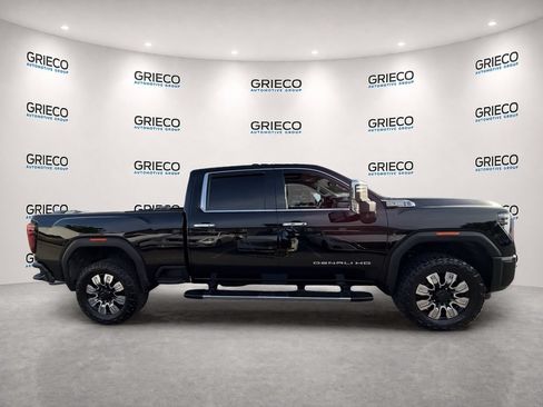 Used 2025 GMC Sierra 2500 Denali w/ Denali Reserve Package AWD/4WD image 8