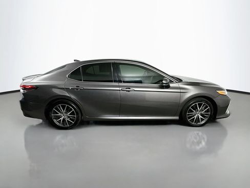 Used 2022 Toyota Camry XLE FWD image 7