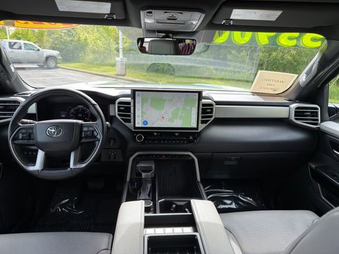Used 2025 Toyota Tundra Limited AWD/4WD image 30