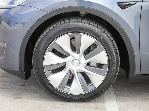 Used 2023 Tesla Model Y Long Range AWD/4WD image 10