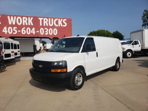 Used 2020 Chevrolet Express 3500 Extended w/ Driver Convenience Package RWD image 3