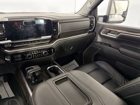 Used 2022 Chevrolet Silverado 1500 LT AWD/4WD image 23