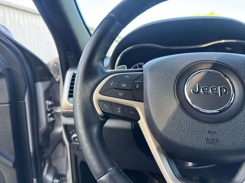 Used 2017 Jeep Grand Cherokee Laredo image 17