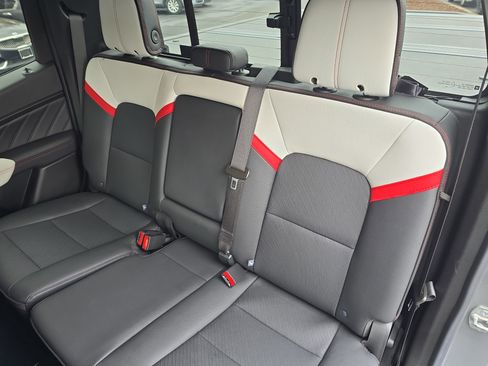 Used 2024 GMC Canyon AT4X image 13