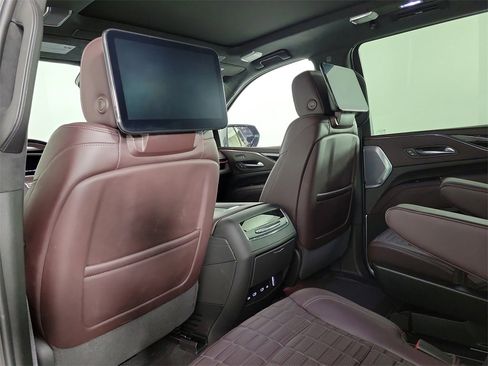 Certified 2023 Cadillac Escalade Premium Luxury Platinum w/ Heavy-Duty Trailer Package image 13
