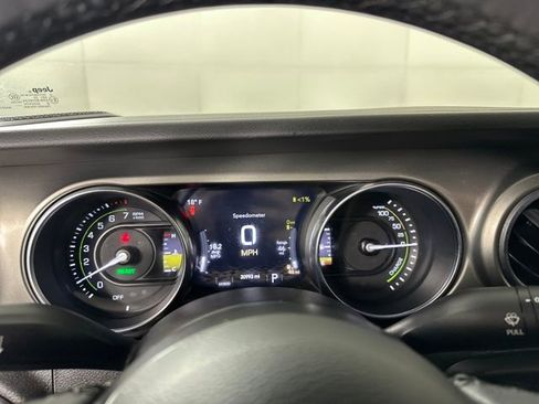 Used 2023 Jeep Wrangler Unlimited image 17