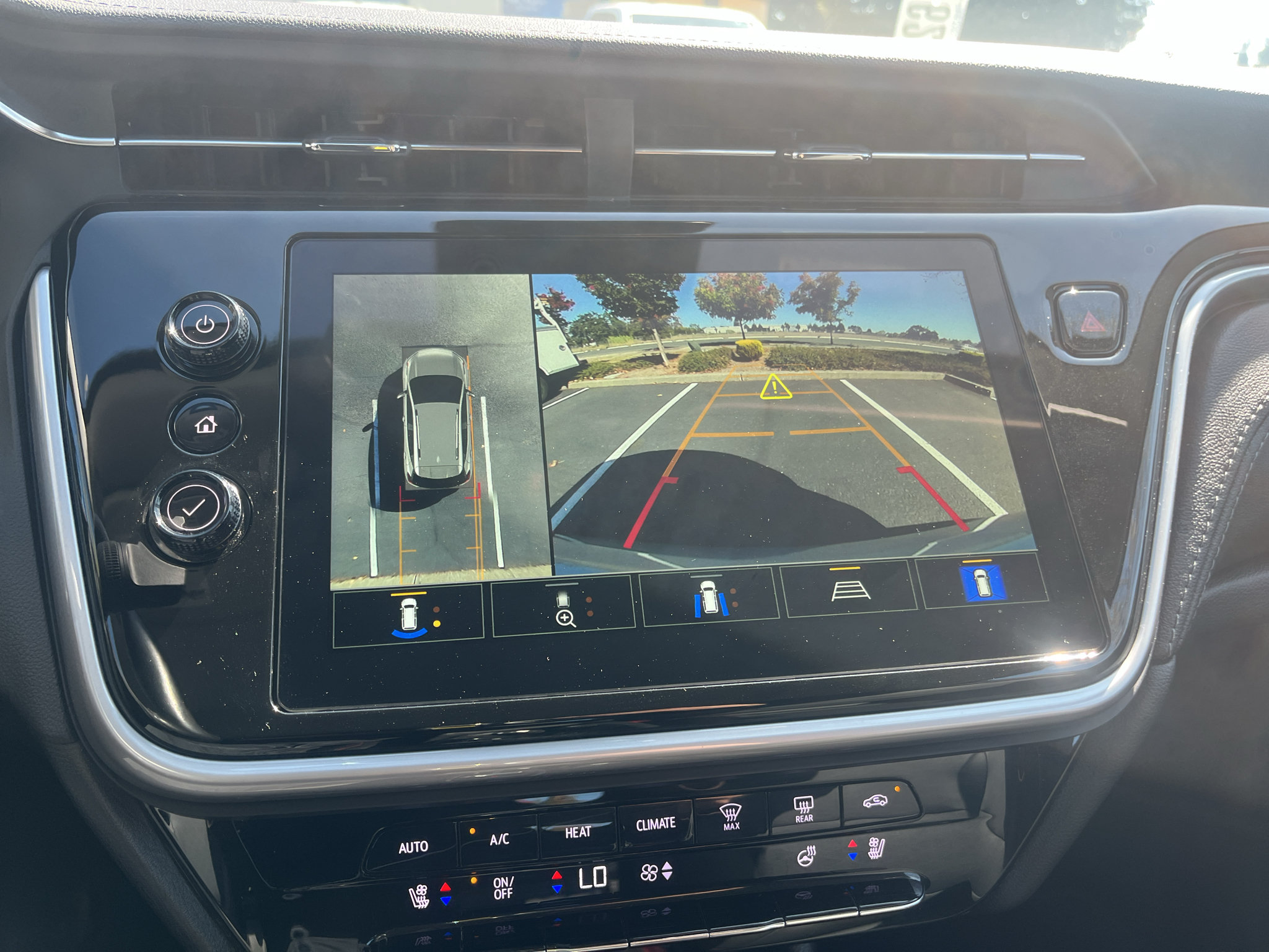 Used 2023 Chevrolet Bolt EUV Premier w/ Sun & Sound Package FWD image 25