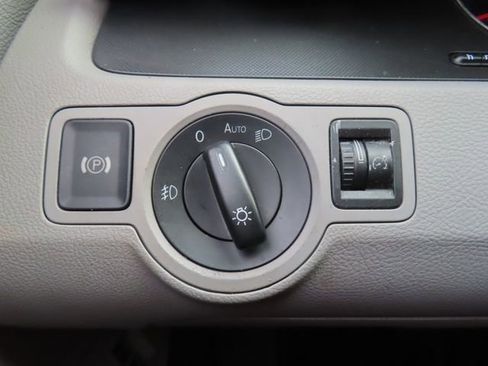 Used 2007 Volkswagen Passat 2.0T image 25