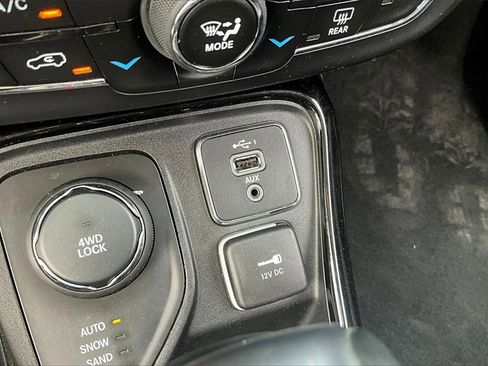 Used 2020 Jeep Compass Limited image 31