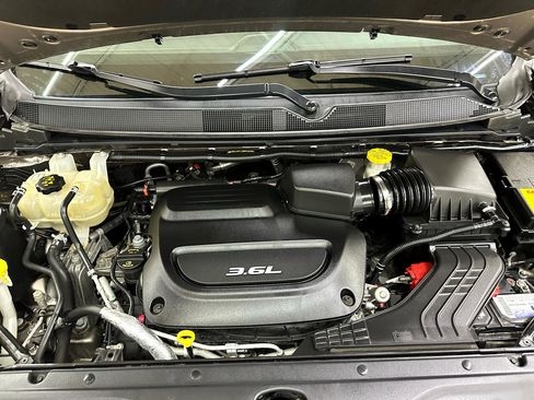 Used 2018 Chrysler Pacifica Touring-L Plus image 47