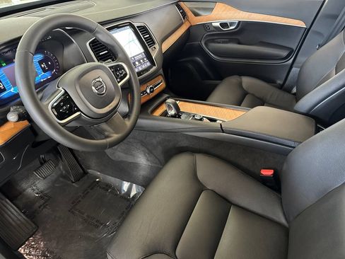 Certified 2023 Volvo XC90 B5 Plus AWD/4WD image 9