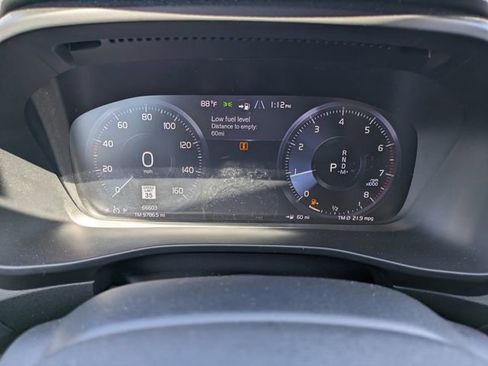 Used 2021 Volvo XC40 T5 Momentum w/ Premium Package image 26