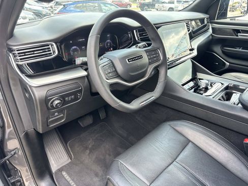 Used 2023 Jeep Wagoneer Series II RWD image 18