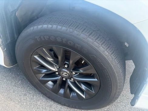 Used 2022 Lexus GX 460 Premium w/ Premium Package AWD/4WD image 4