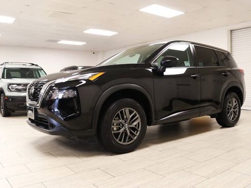 Used 2021 Nissan Rogue S FWD image 3