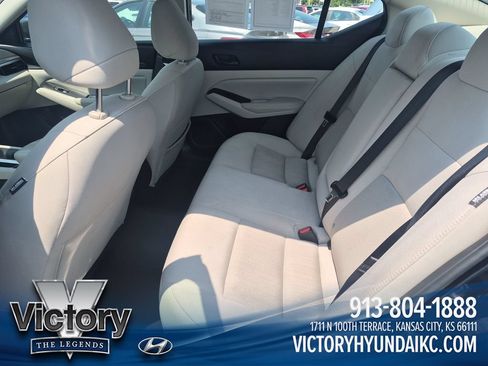 Used 2025 Nissan Altima 2.5 SV FWD image 24