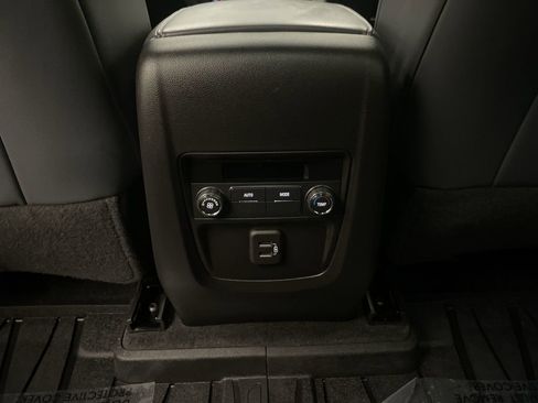 Used 2024 Buick Enclave Essence w/ Technology Package AWD/4WD image 14