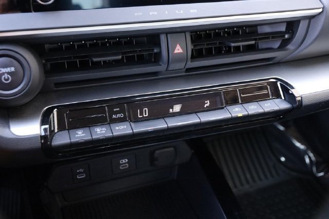Certified 2025 Toyota Prius LE AWD/4WD image 17