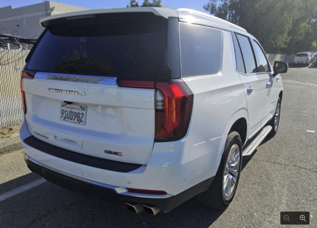 Used 2025 GMC Yukon Denali AWD/4WD image 4