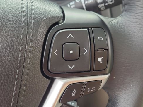 Certified 2018 Toyota Sienna XLE image 25