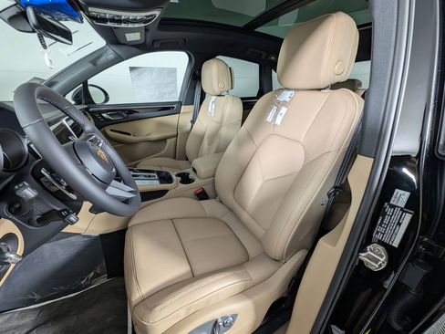 New 2026 Porsche Macan image 5