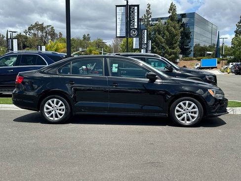Used 2015 Volkswagen Jetta SE FWD image 2