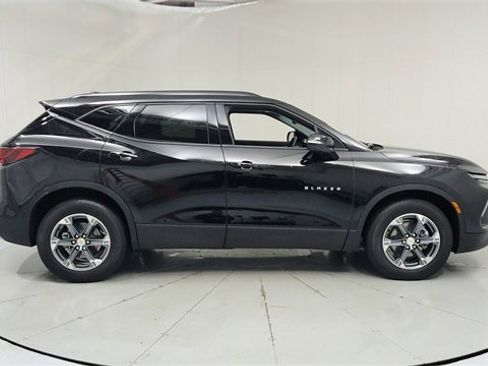 Used 2025 Chevrolet Blazer LT w/ Sound & Technology Package image 6