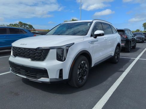 Certified 2025 Kia Sorento S image 3