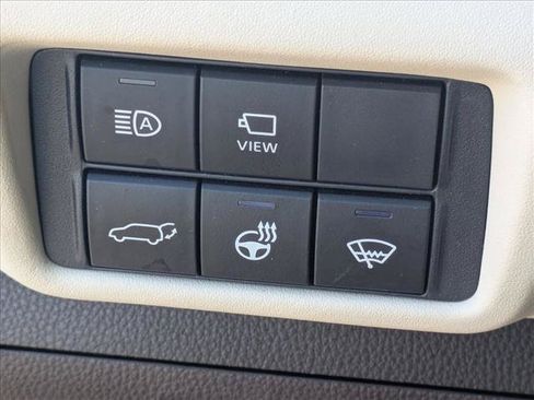 Used 2022 Toyota Highlander Limited FWD image 12