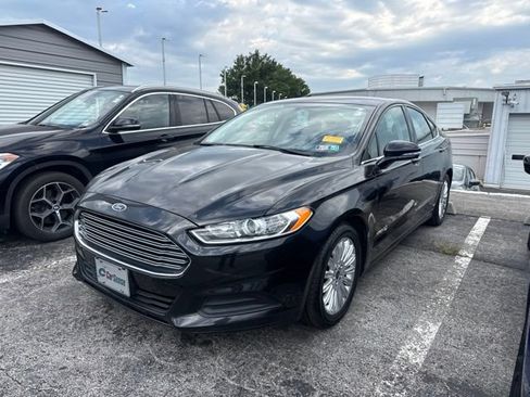 Used 2015 Ford Fusion SE FWD image 1
