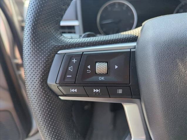 Used 2025 Mitsubishi Outlander SE FWD image 14