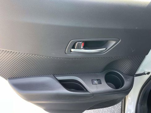 Used 2018 Toyota C-HR XLE FWD image 11