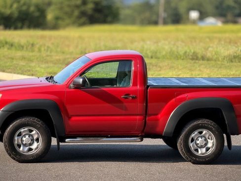 Used 2011 Toyota Tacoma 4x4 Regular Cab image 3
