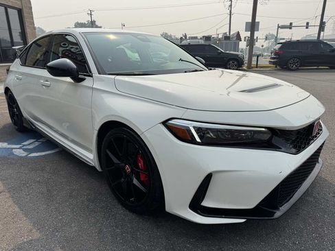 Used 2023 Honda Civic Type R image 3