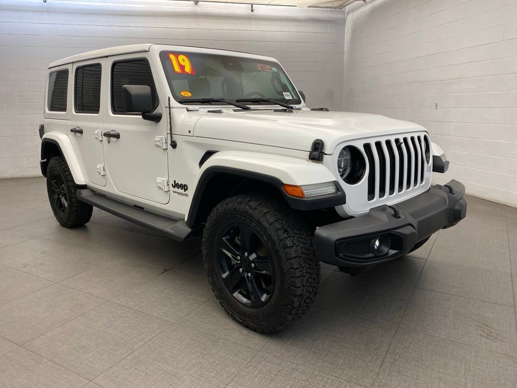 Used 2019 Jeep Wrangler Unlimited Sahara AWD/4WD image 3