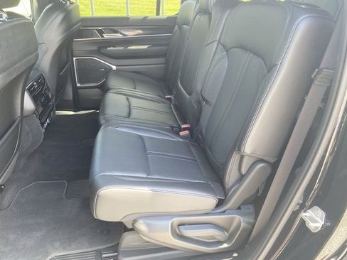 New 2024 Jeep Wagoneer Base w/ Convenience Group I image 24